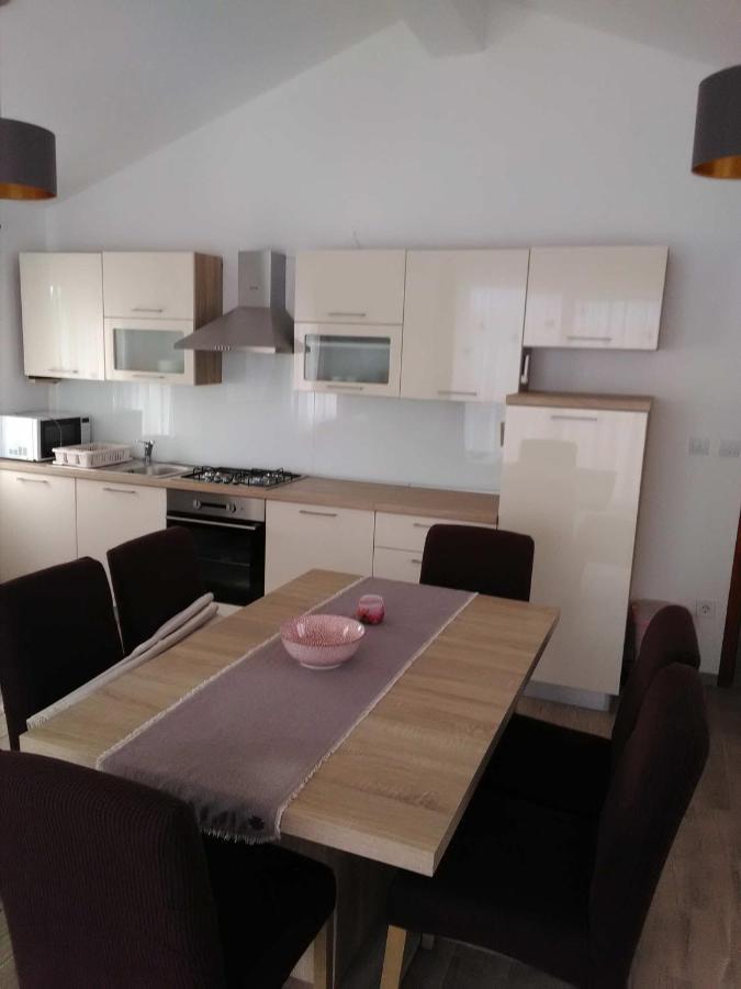 Apartman Periska Vir Buitenkant foto