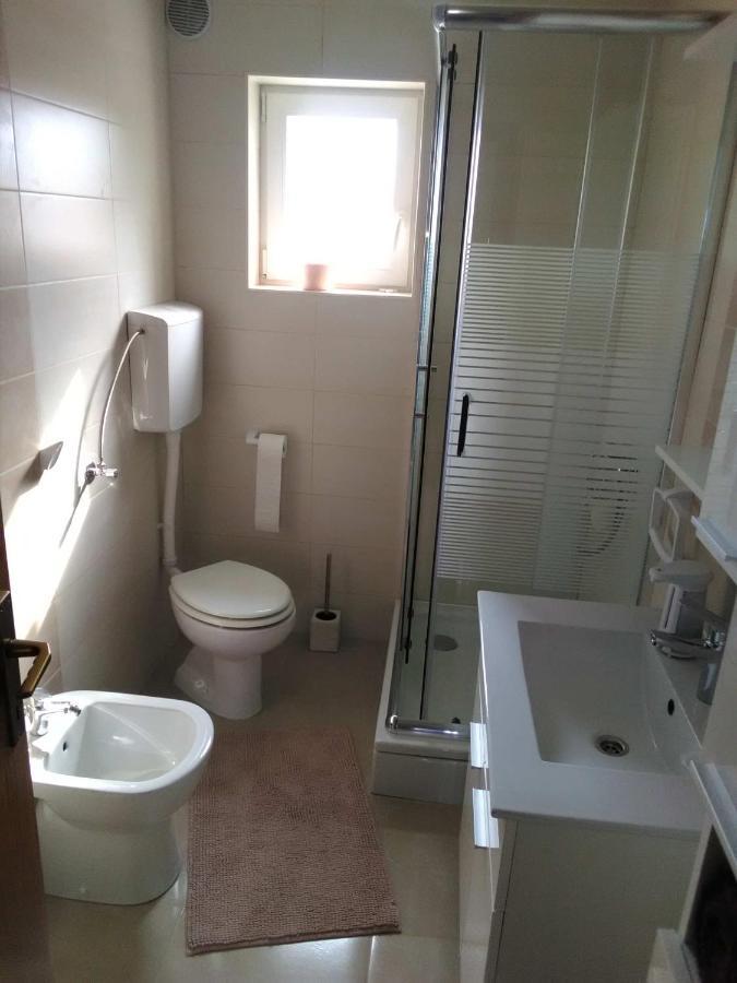 Apartman Periska Vir Buitenkant foto