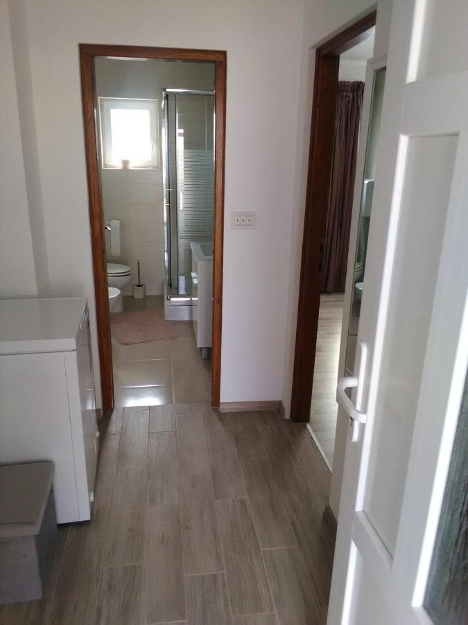 Apartman Periska Vir Buitenkant foto