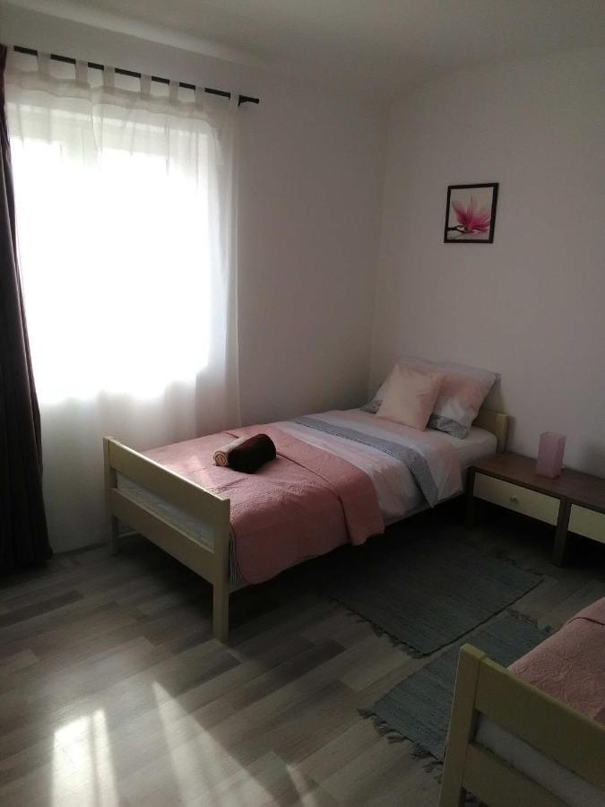 Apartman Periska Vir Buitenkant foto