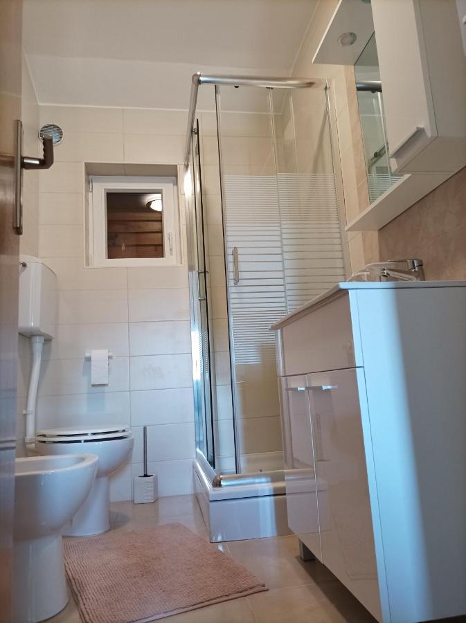 Apartman Periska Vir Buitenkant foto
