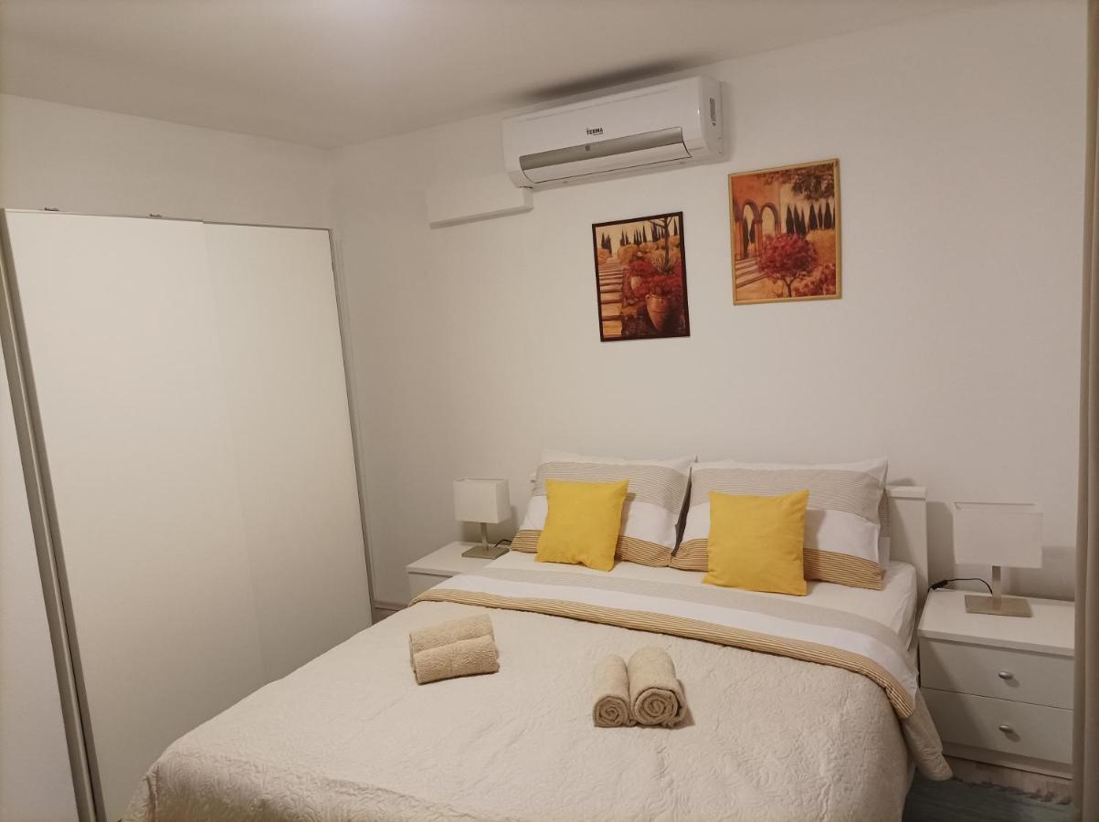 Apartman Periska Vir Buitenkant foto