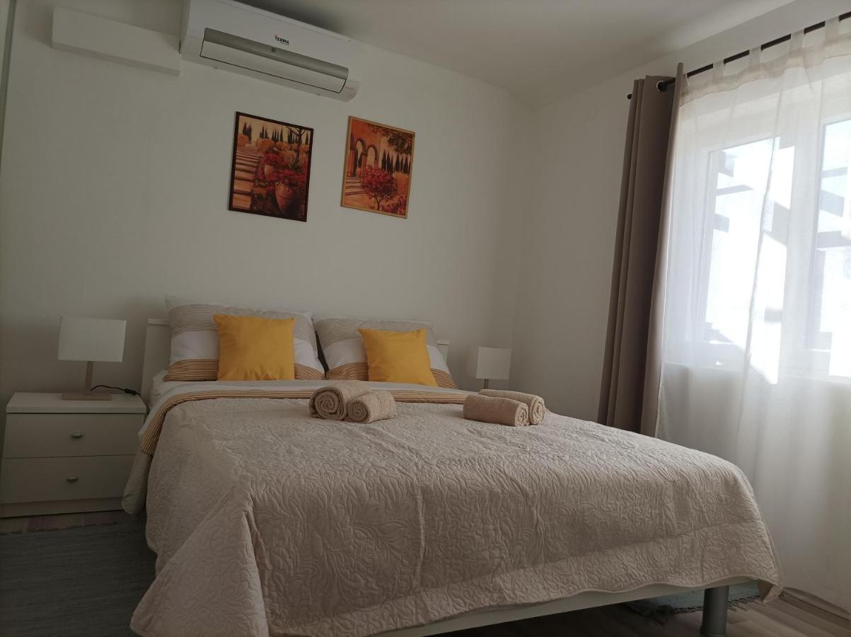 Apartman Periska Vir Buitenkant foto