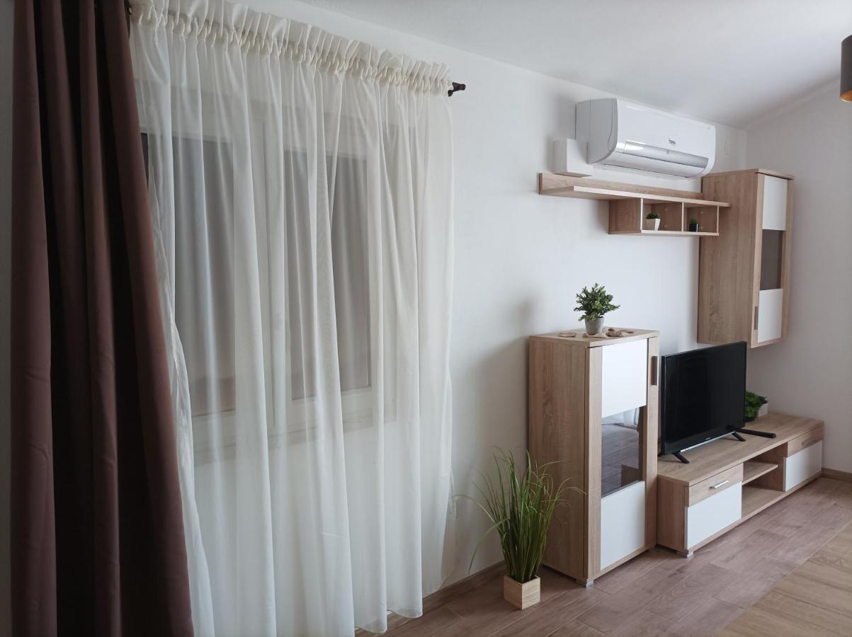 Apartman Periska Vir Buitenkant foto