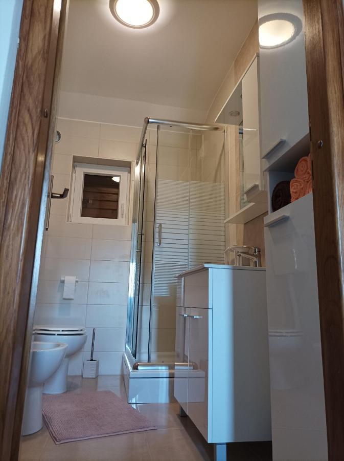 Apartman Periska Vir Buitenkant foto