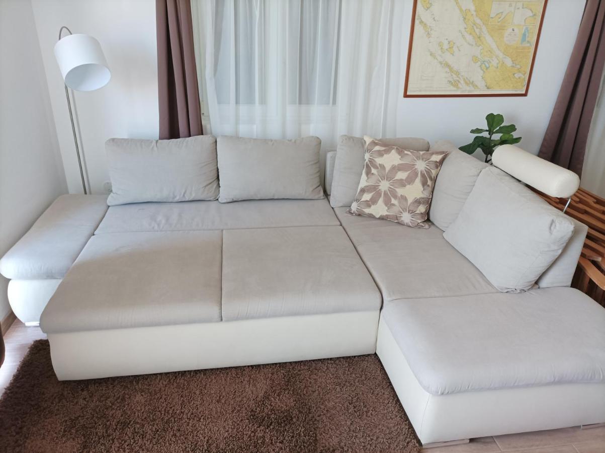 Apartman Periska Vir Buitenkant foto
