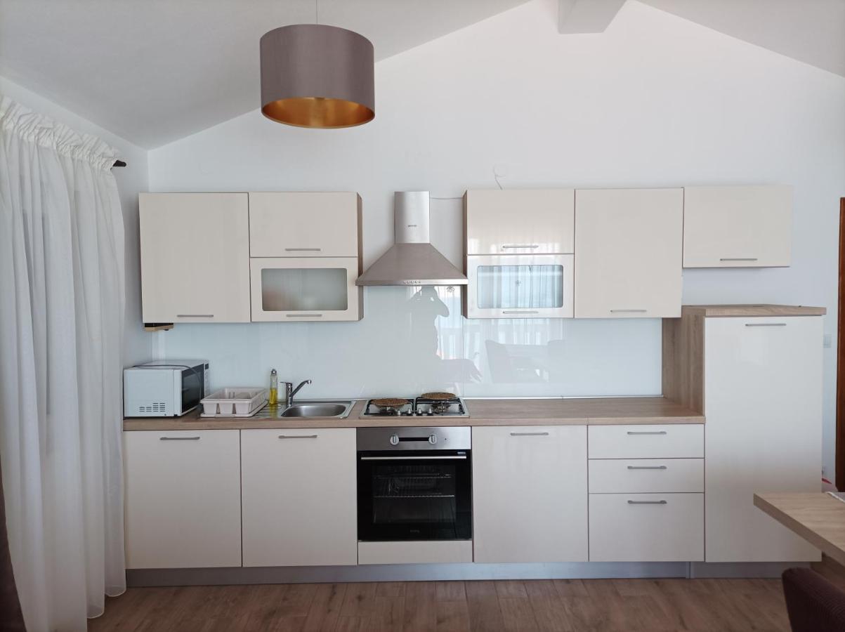 Apartman Periska Vir Buitenkant foto
