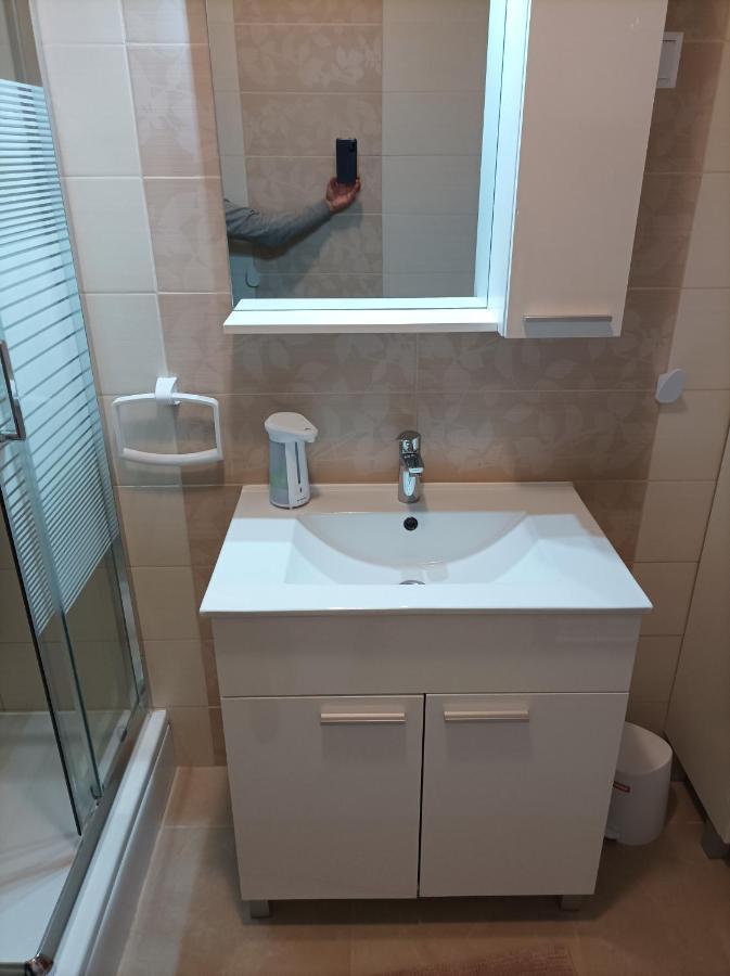 Apartman Periska Vir Buitenkant foto